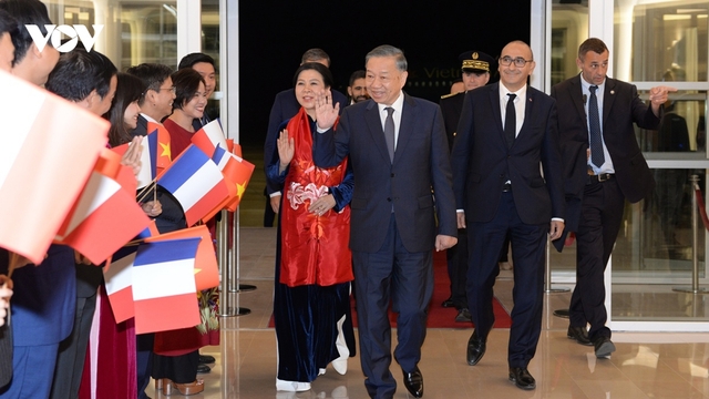 Tổng Bí thư, Chủ tịch nước Tô Lâm đến Paris, bắt đầu thăm chính thức Cộng hòa Pháp