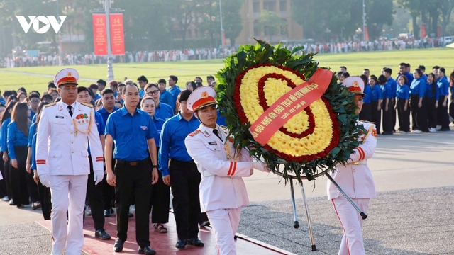 Tuổi trẻ Thủ đô dự Lễ Thượng cờ, vào Lăng viếng Chủ tịch Hồ Chí Minh