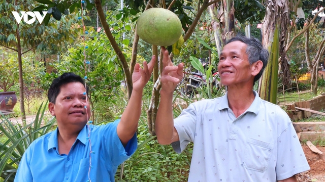 Đảng viên gương mẫu vận động quần chúng tham gia chương trình mục tiêu quốc gia