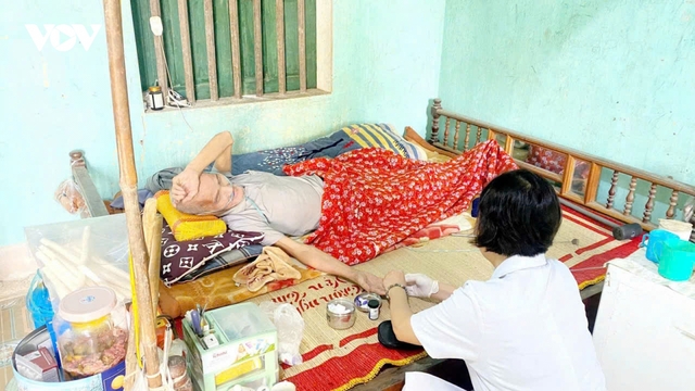 Lập tổ y tế lưu động, khám sức khỏe tận nhà cho người dân