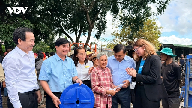 UNICEF hỗ trợ 450 bồn chứa nước giúp người dân Đắk Lăk ứng phó El Nino