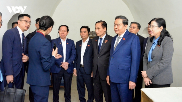 Chủ tịch Quốc hội thăm nơi Bác Hồ từng hoạt động cách mạng tại Trung Quốc