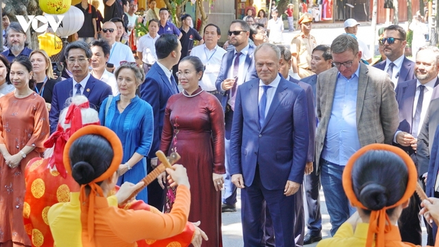 Thủ tướng Cộng hòa Ba Lan thăm phố cổ Hội An
