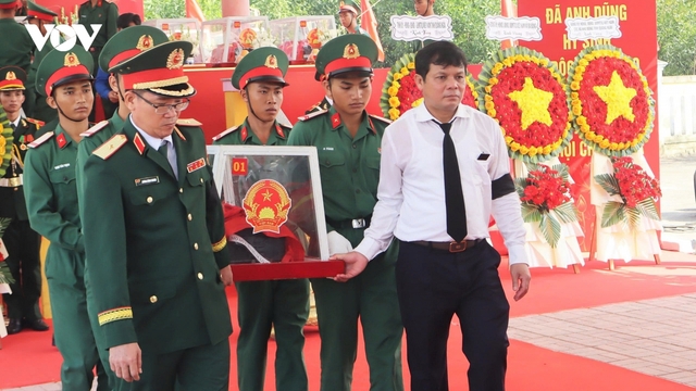 Truy điệu, an táng 12 hài cốt liệt sĩ tại Quảng Ngãi