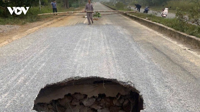 Tiếp tục xuất hiện hố sụt lún trên Quốc lộ 3B, Thái Nguyên