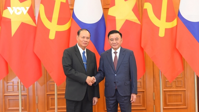 Thường trực Ban Bí thư Trần Cẩm Tú chủ trì lễ đón Thường trực Ban Bí thư Lào