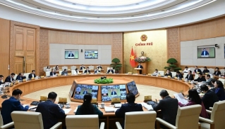 An overview of the monthly regular Government meeting for October in Hanoi on November 8