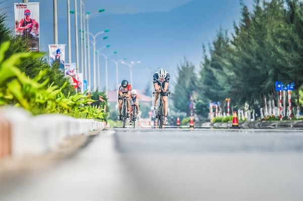 Athletes compete in the Techcombank Ironman 70.3 Vietnam last year. — Photo danangfantasticity.com