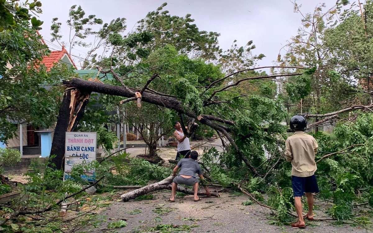 Residents begin the clean up operation by attempting to remove fallen trees from the streets