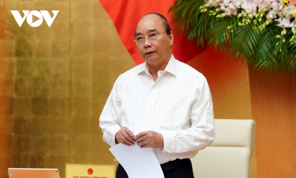 PM Nguyen Xuan Phuc hopes the national economy will likely grow by 2-3% this year