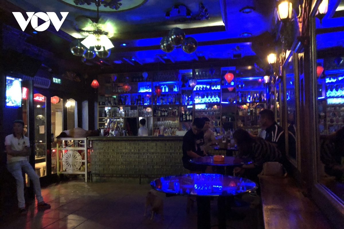 Despite re-opening, the majority of karaoke venues and bars around Hanoi remain quiet.