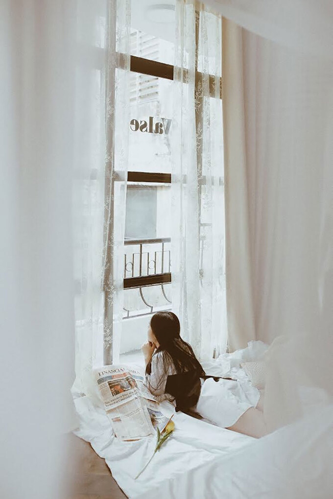 Chloe &amp; Leo Homestay is situated in a small alley on Trang Tien street. The building consists of four different rooms, with special names including Valse, Sun, Wine, and Sea. (Photo: Chloe &amp; Leo Homestay)