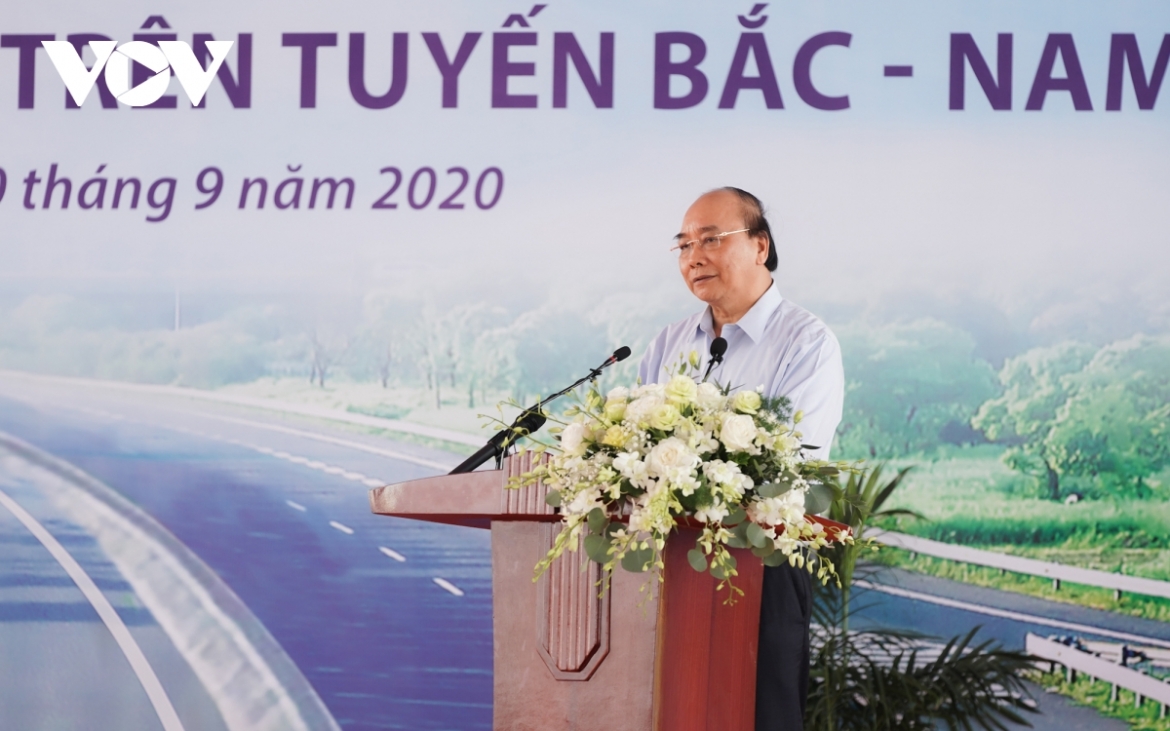 PM Phuc addresses the groundbreaking ceremony 
