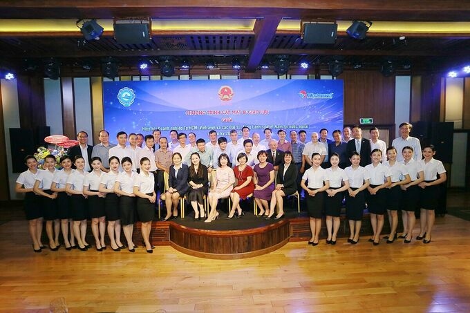 The exchange draws the particpation of 30 Vietnamese ambassadors and consul generals abroad  