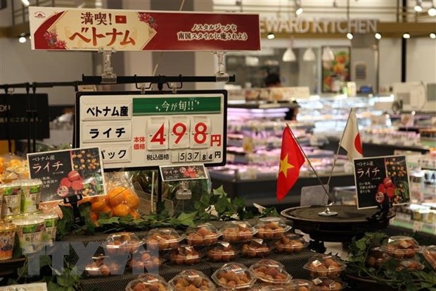 Vietnamese lychees are put up for sale at AEON supermarket. (Photo: VNA)