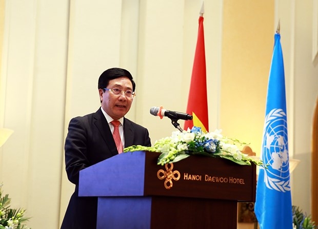 Vietnamese Deputy Prime Minister and Foreign Minister Pham Binh Minh delivers the remarks at a reception to celebrate the UN’s 75th founding anniversary in Hanoi on October 23. (Photo: VNA)