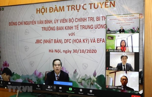 Online talks between Head of the Party Central Committee’s Economic Commission Nguyen Van Binh and leading officials of JBIC, DFC and EFA (Photo: VNA)
