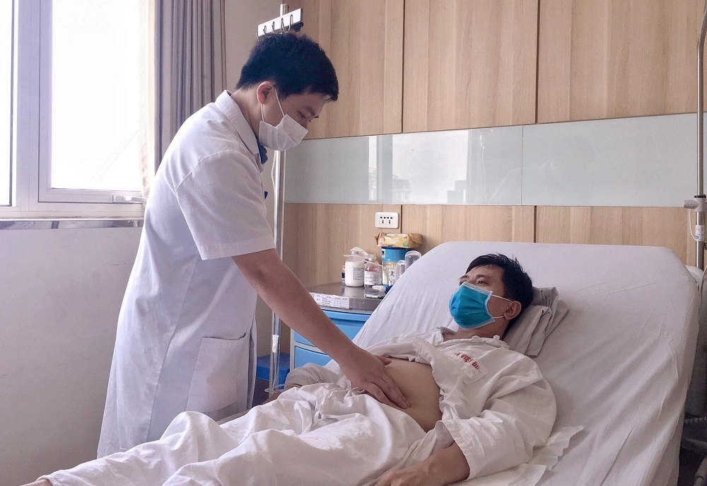The patient is under strict medical observation after the operation (Photo: Vietnamnet)