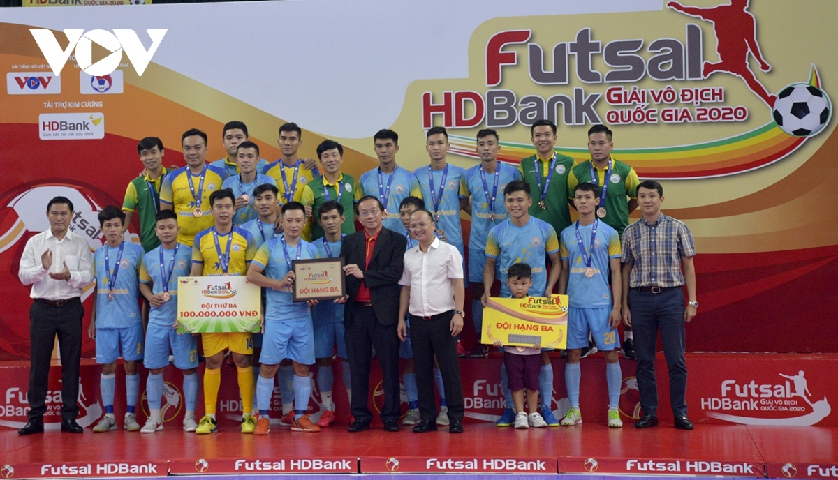 The National Futsal HDBank Championship 2020, jointly organised by VOV and the VFF, concludes after 105 matches. Finishing the tournament in third place is Sanatech Khanh Hoa futsal club, who are awarded VND100 million in prize money.