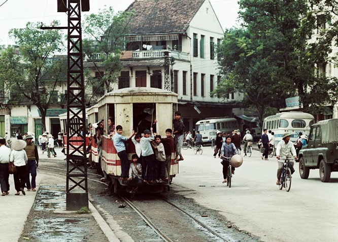 On display across the exhibition are 130 black-and-white photos and colourful images taken by Thomas Billhardt during his six trips to the nation between 1967 and 1975.