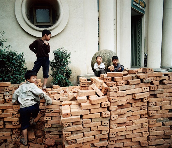 To mark the occasion, the Goethe Institute and Nha Nam Media And Cultural Joint Stock Company are to release a photo book titled 'Hanoi 1967-1975'.