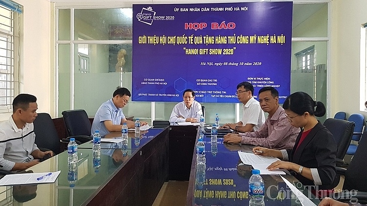 Delegates attend the press conference to unveil information about the Hanoi Gift Show 2020 (Photo: Industry and Trade newspaper)