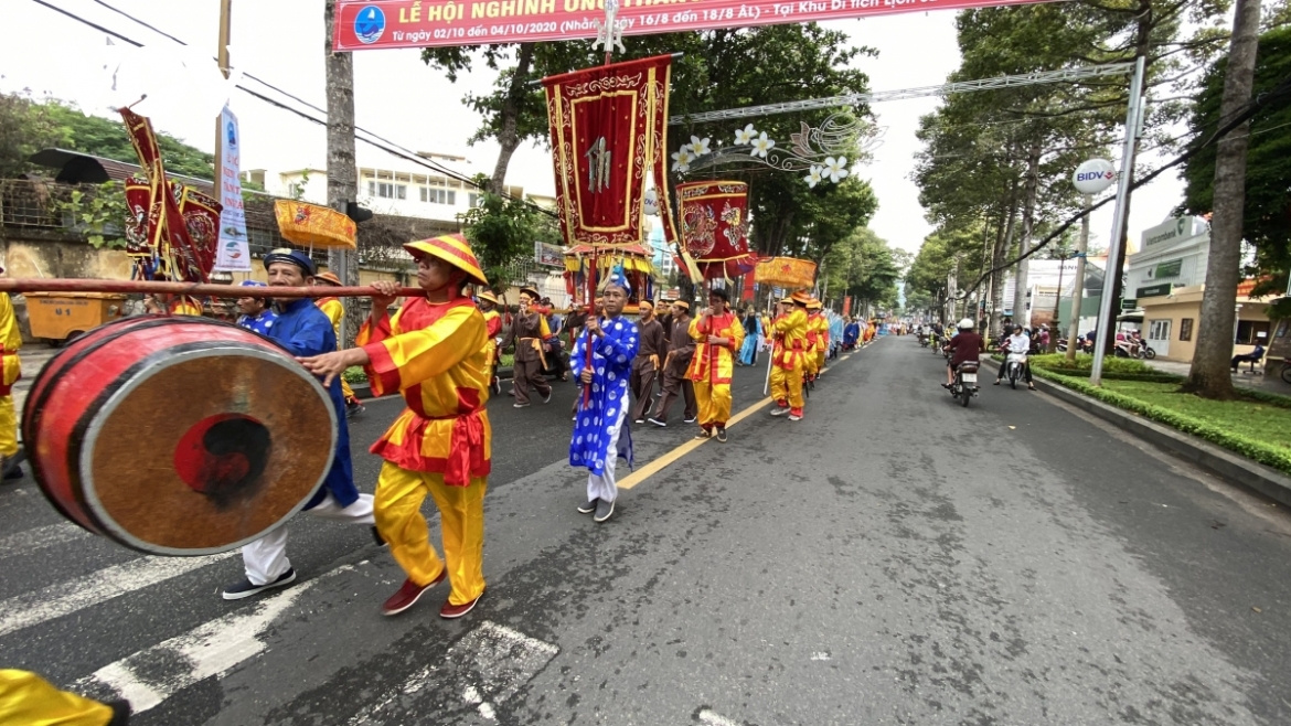 The festival also features cultural events and folk games.