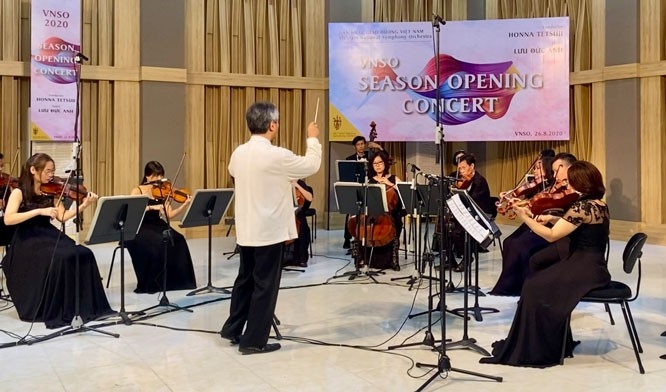 The "VNSO Season Opening Concert" streamed on YouTube on the evening of August 26, 2020. (Photo: hanoimoi.com.vn)  