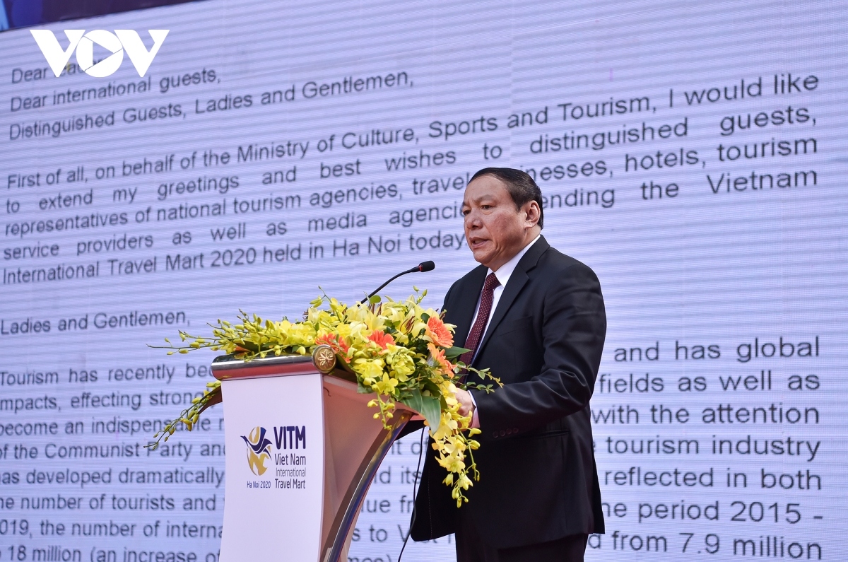 Upon addressing the opening ceremony, Deputy Minister of Culture, Sports and Tourism Nguyen Van Hung notes that the fair represents a golden opportunity for both domestic and foreign businesses to stimulate tourism demand, and initiate new approaches to aspects such as digital transformation for the purpose of overcoming difficulties amid the ongoing COVID-19 epidemic.