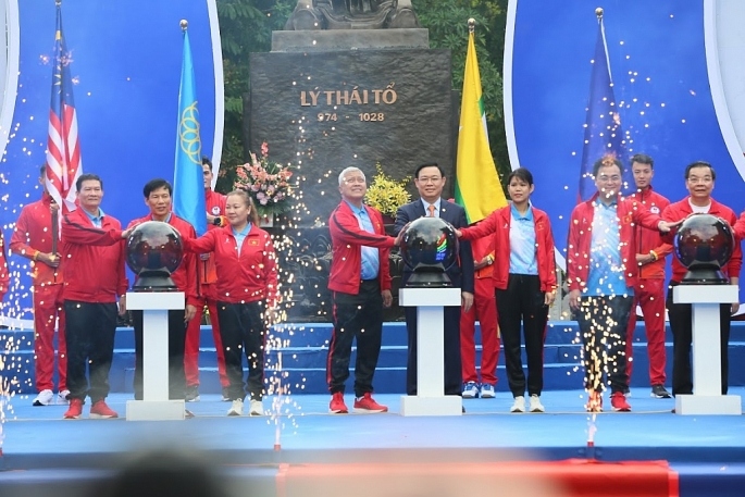 Delegates join a countdown ceremony to the 31st Southeast Asian Games (SEA Games) and the 11th ASEAN Para Games in 2021. (Phôt: LDO)