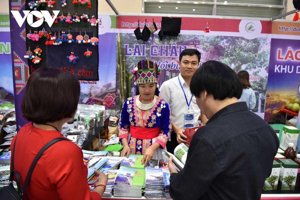 Along with Business to Business (B2B) and Business to Consumer (B2C) trade events, a wide range of sideline functions are taking place. These include forums and seminars aimed at introducing tourism products and honouring tourism businesses, all of which are being held within the VITM framework.