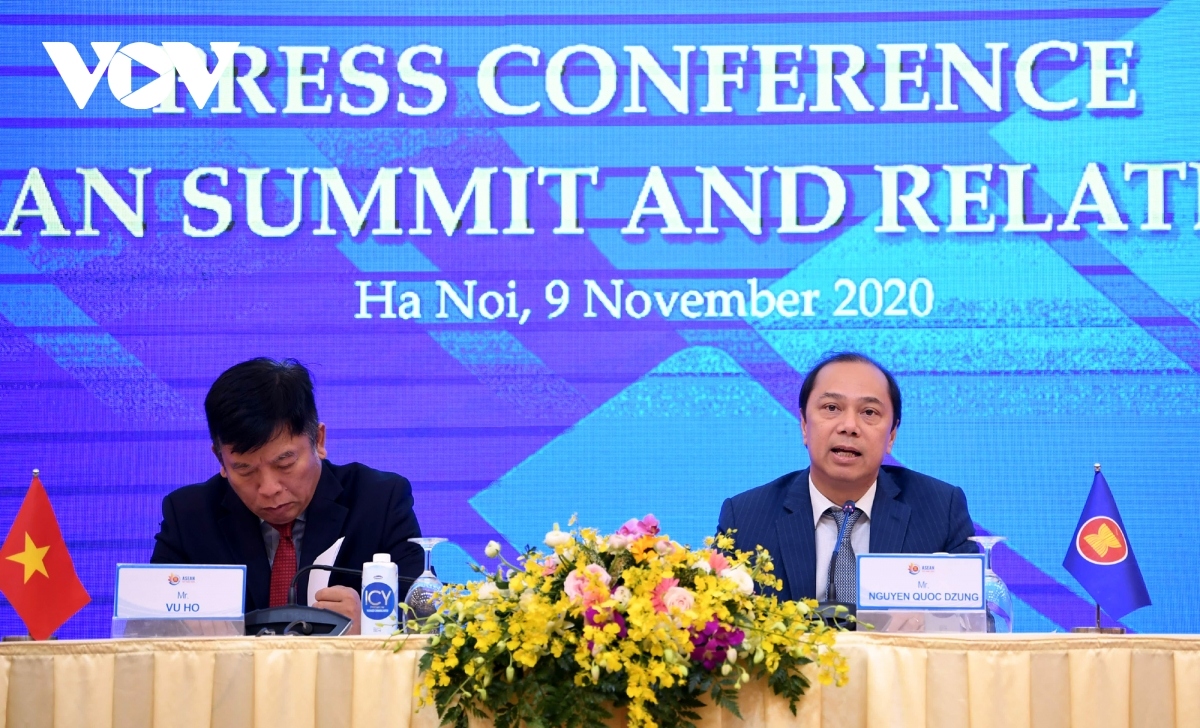 Deputy Minister of Foreign Affairs and General Secretary of the National ASEAN 2020 Committee Nguyen Quoc Dung speaks at the press conference on the 37th ASEAN Summit and other related meetings