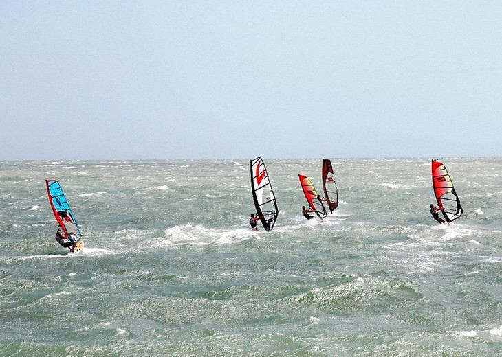 Sailing at Mui Ne beach (Photo: plo.vn)