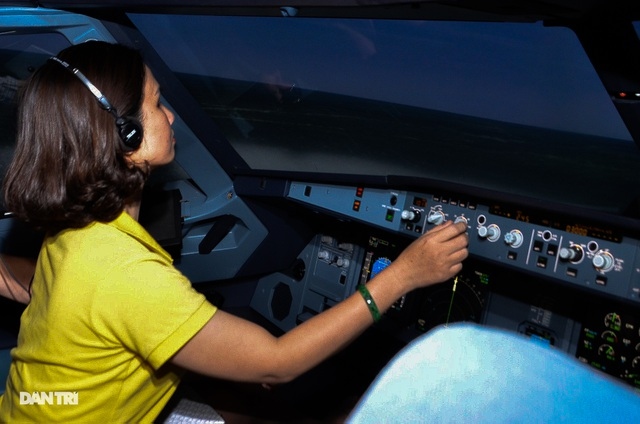 Each tourist takes on the role of a pilot trainee for an hour as they practice in a simulator that replicates the cockpit of an Airbus 320.