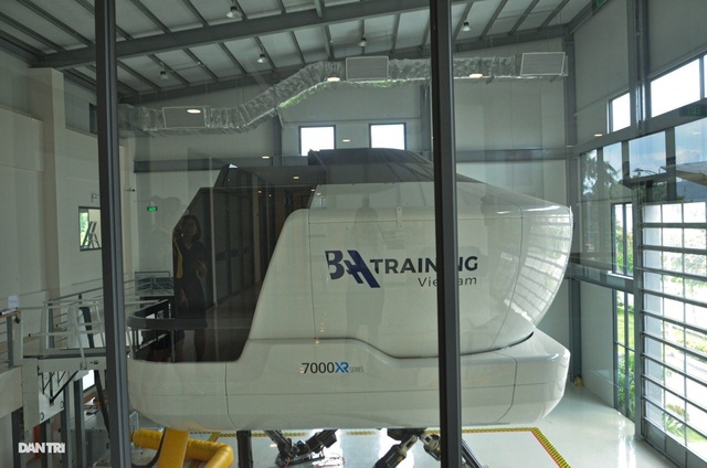 The simulator offers tourists a unique and interesting experience of what it is like to work in the cockpit.