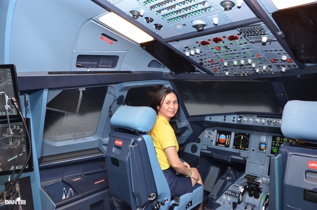 Following the initial tutorial, each tourist will then be made a pilot trainee for an hour as they work in a cockpit simulator of an Airbus 320.