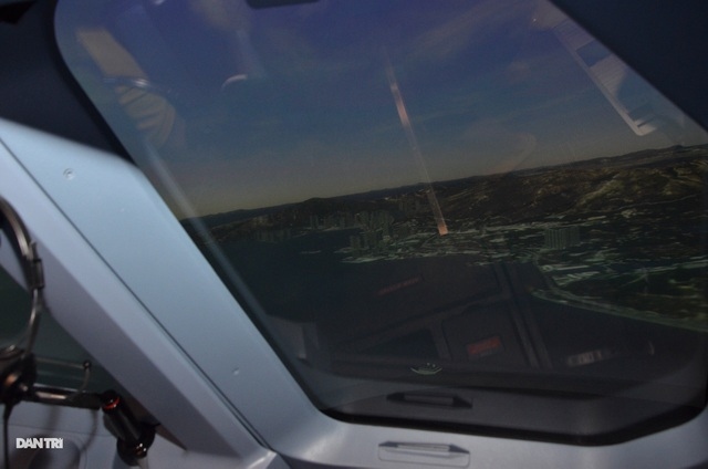 Tourists can experience controlling the cockpit and flying the plane under various weather conditions.
