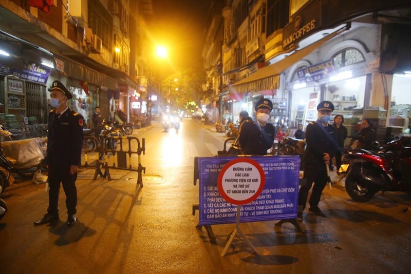 The extended area consists of eight streets around the heart of the capital, including Hang Dau, Cau Go, Hang Be, Hang Bac, Dinh Liet, Gia Ngu, Dao Duy Tu, and O Quan Chuong, in addition to three alleys, such as Cau Go, Trung Yen, and Phat Loc. The opening hours of the pedestrian streets include Friday, Saturday, and Sunday evenings from 7 p.m. in the summer and 6 p.m. in winter and will run up to midnight.