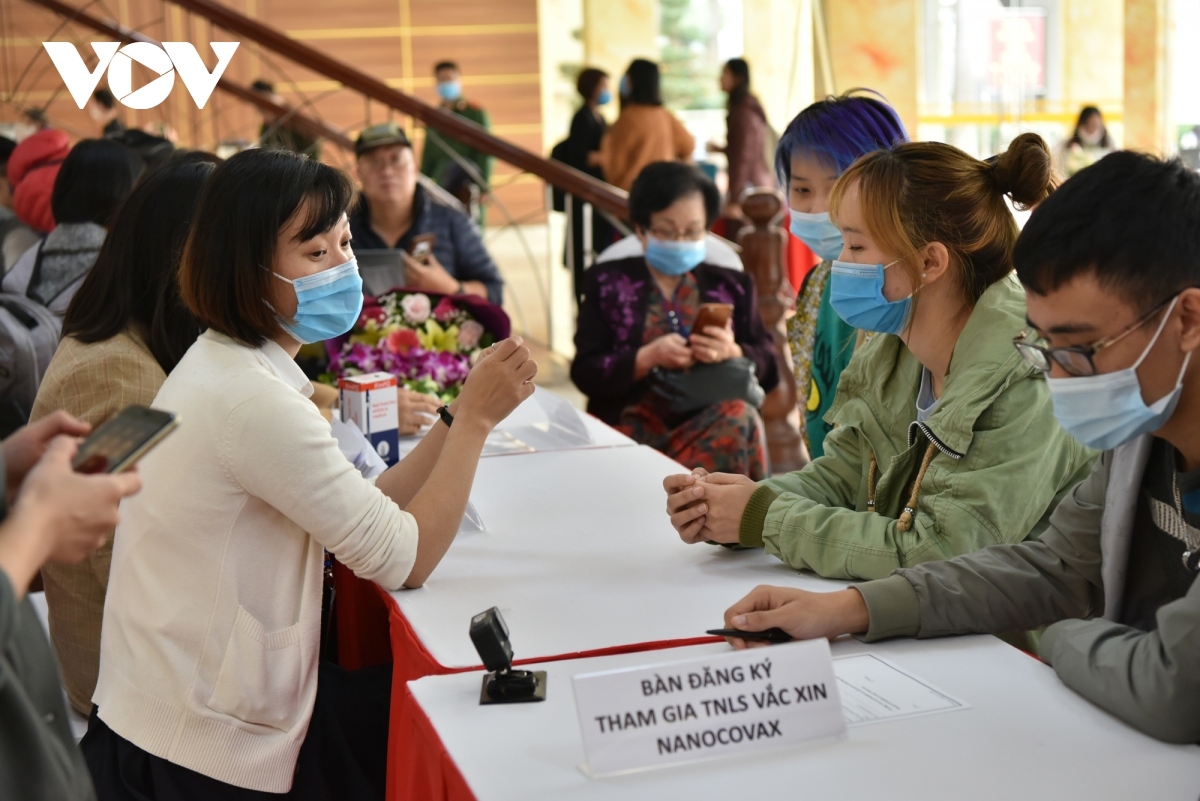 Approximately 30 people participate in the COVID-19 vaccine trial on the morning of December 10.