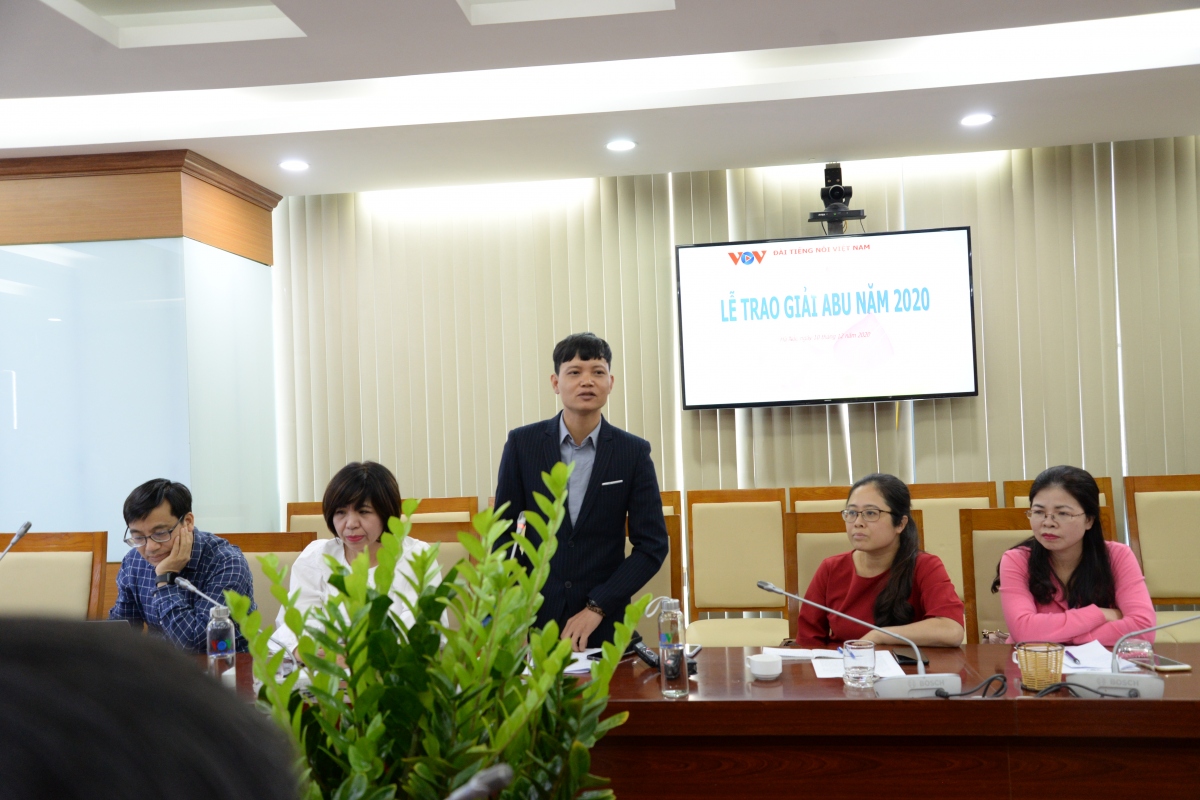 Tran Ba Duy from VOV Culture and Social Affairs Channel (VOV2), is the author of "Happiness of a great tiny man" programme 