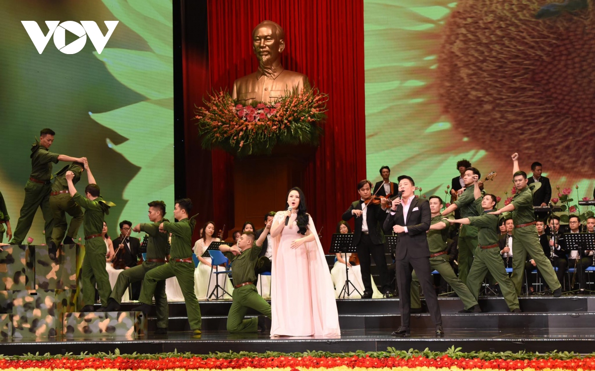 Artists perform in a music gala aimed at celebrating the 10th National Patriotic Emulation Congress.
