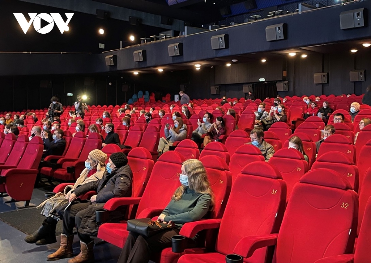 Free screenings are available throughout Vietnamese Film Days. Due to the impact of the COVID-19 epidemic, organisers are unable to invite large audiences. Indeed, those attending must keep a safe distance apart when inside the cinema in an effort to curb the potential spread of COVID-19.