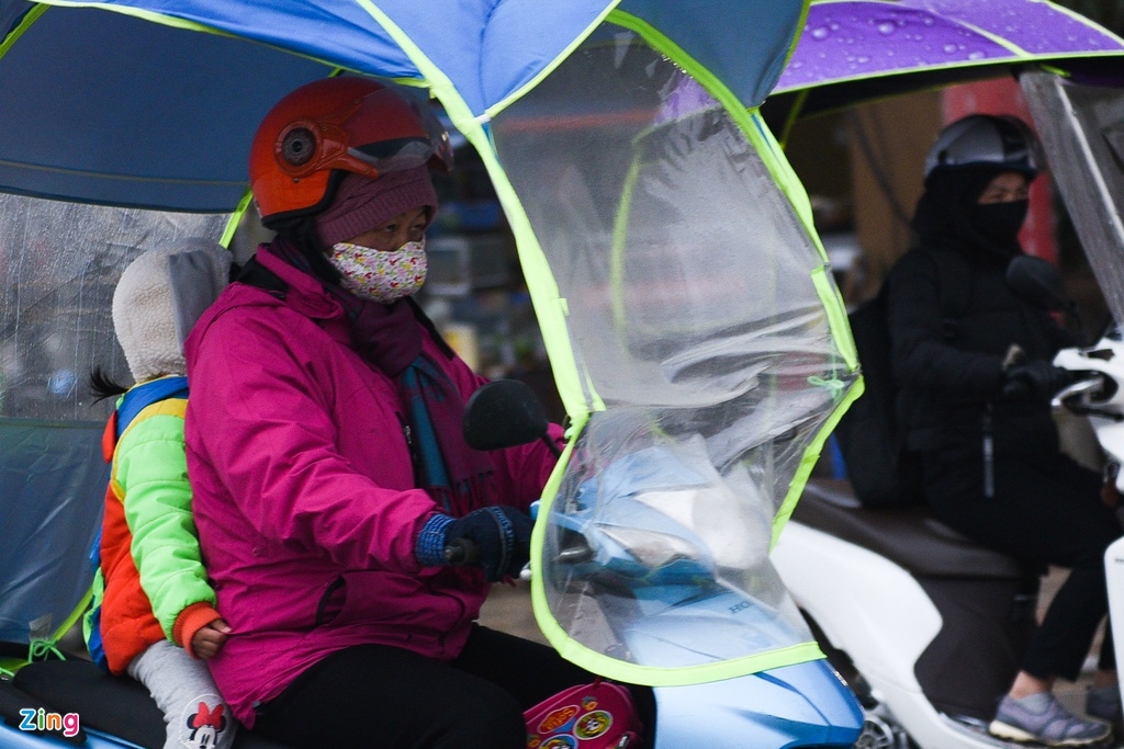 Some motorbikes make use of shields as a means of fighting against both the wind and rain.