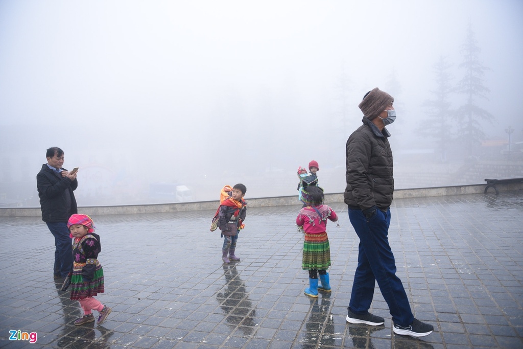 Amid the latest cold wave tourists snap images of ethnic children as they carry on earning a living.
