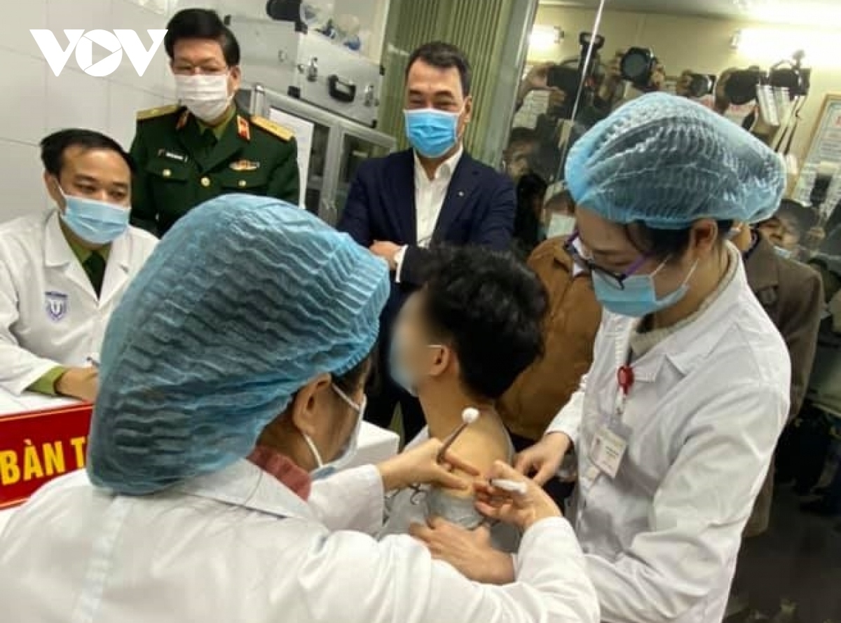 A woman and two men are among the first group of volunteers to receive the 25mcg shot. They have been chosen from over 200 people who have signed up for the testing.