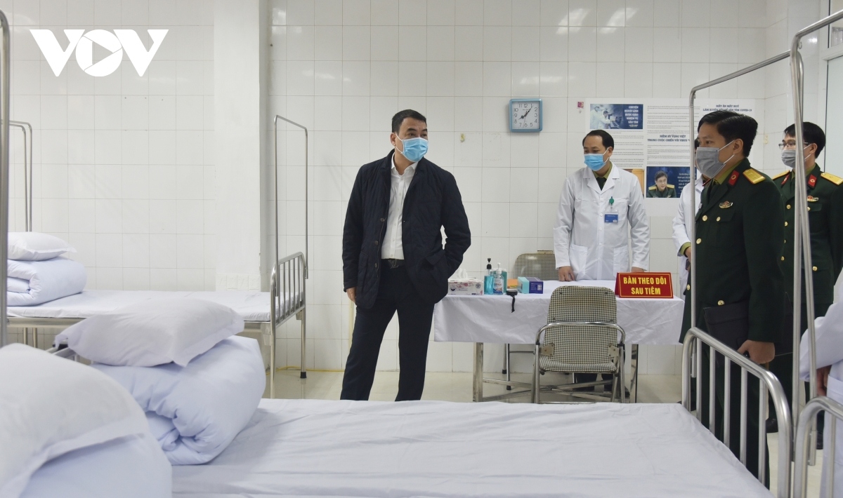Health Ministry officials inspect post-injection rooms at the Military Medical Academy.