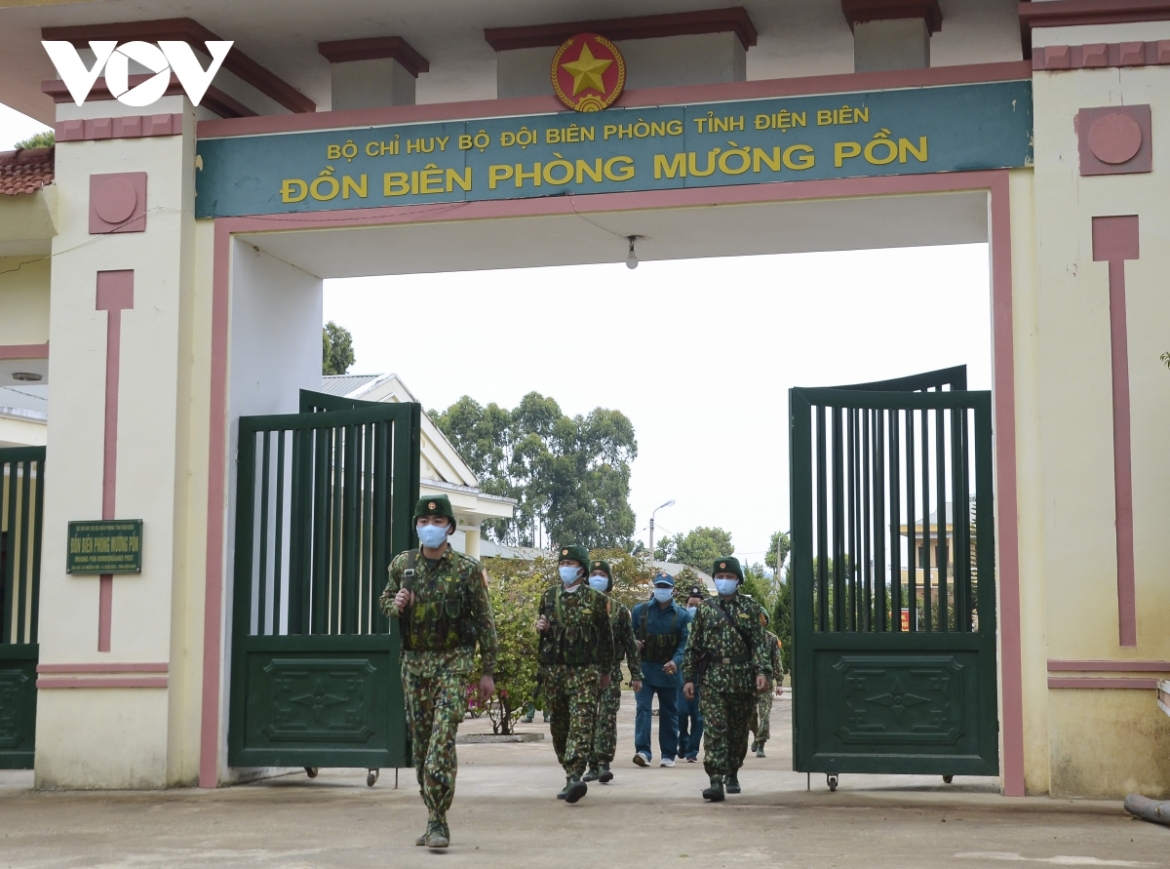 All of the soldiers of the Muong Pon border station have been divided into six mobile teams and are placed on duty around the clock as they monitor major border routes to prevent any illegal border crossings.