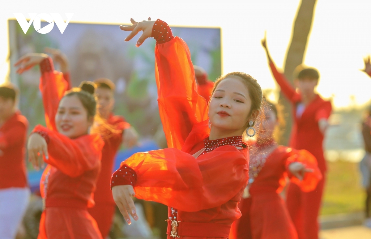 Organised by the Tuan Chau Group, the carnival aims to offer visitors a fresh experience of Ha Long, whilst also helping to diversify tourism products in the province during the off-peak season.