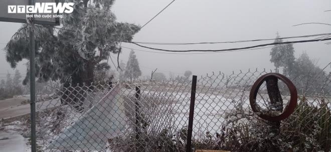 Over the course of one night, Mo Phu Chai school in Y Ty commune turns white.