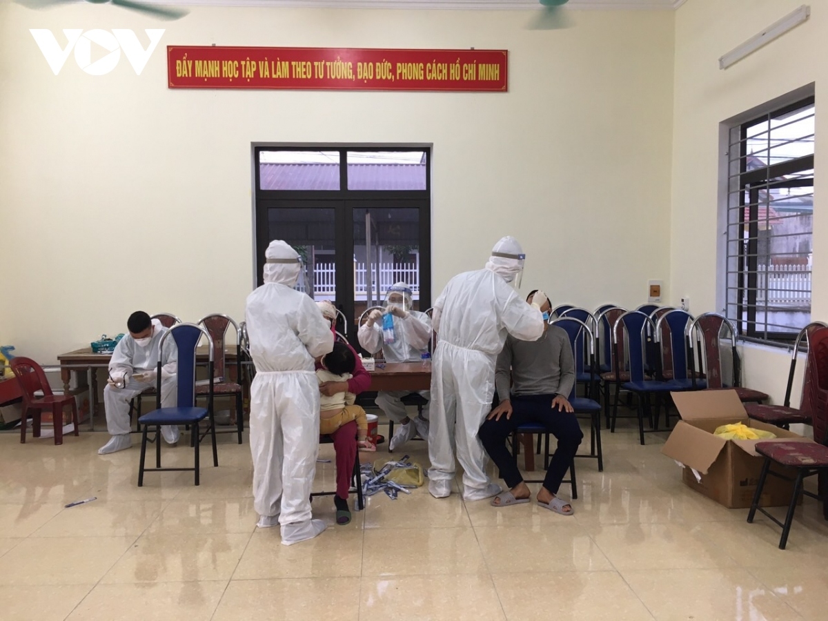 The Vietnam - Sweden Hospital based in Uong Bi city also sends 82 medical staff to Dong Trieu town in an effort to speed up the massive testing process.